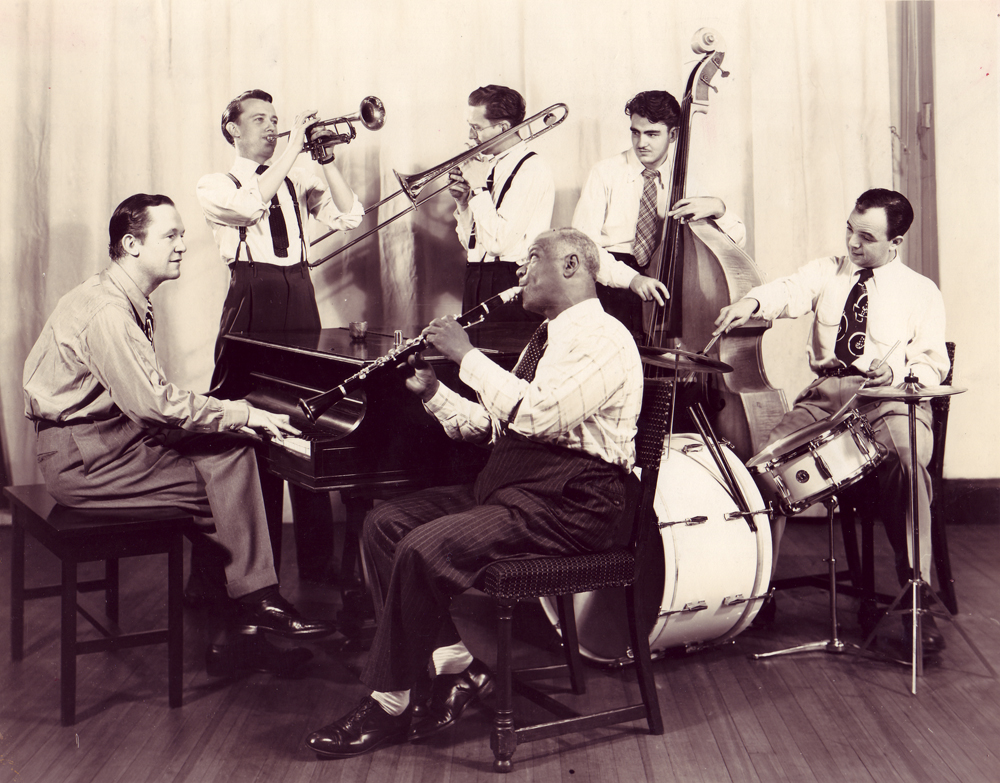 Ray Mayer in Hear That Trumpet - October 1941
